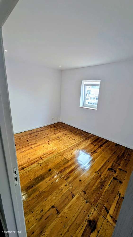 Apartamento T2 no vibrante bairro de Benfica-5