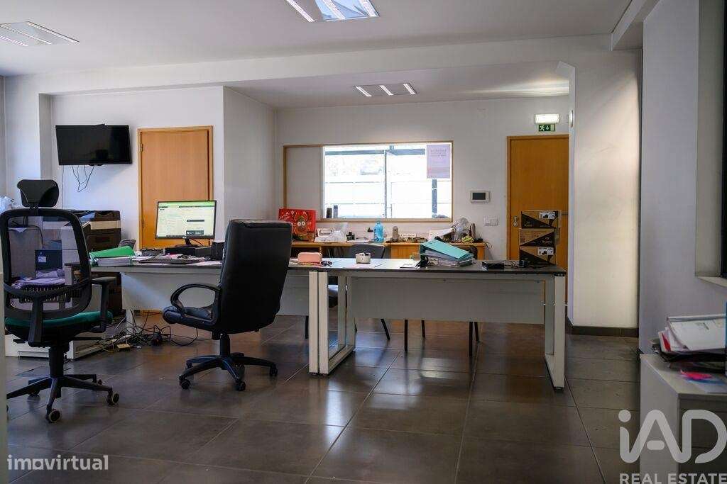 Armazém em Nogueira do Cravo e Pindelo de 2268,00 m2 - Grande imagem: 4/22