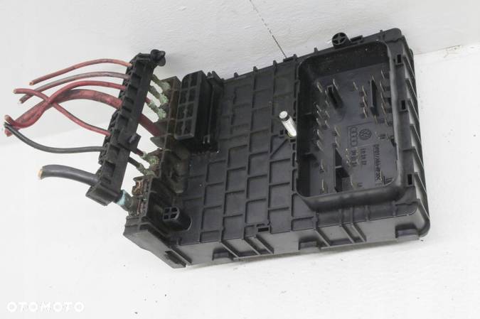 Skrzynka bezpieczników VW Passat B6 2.0 TDI - 3