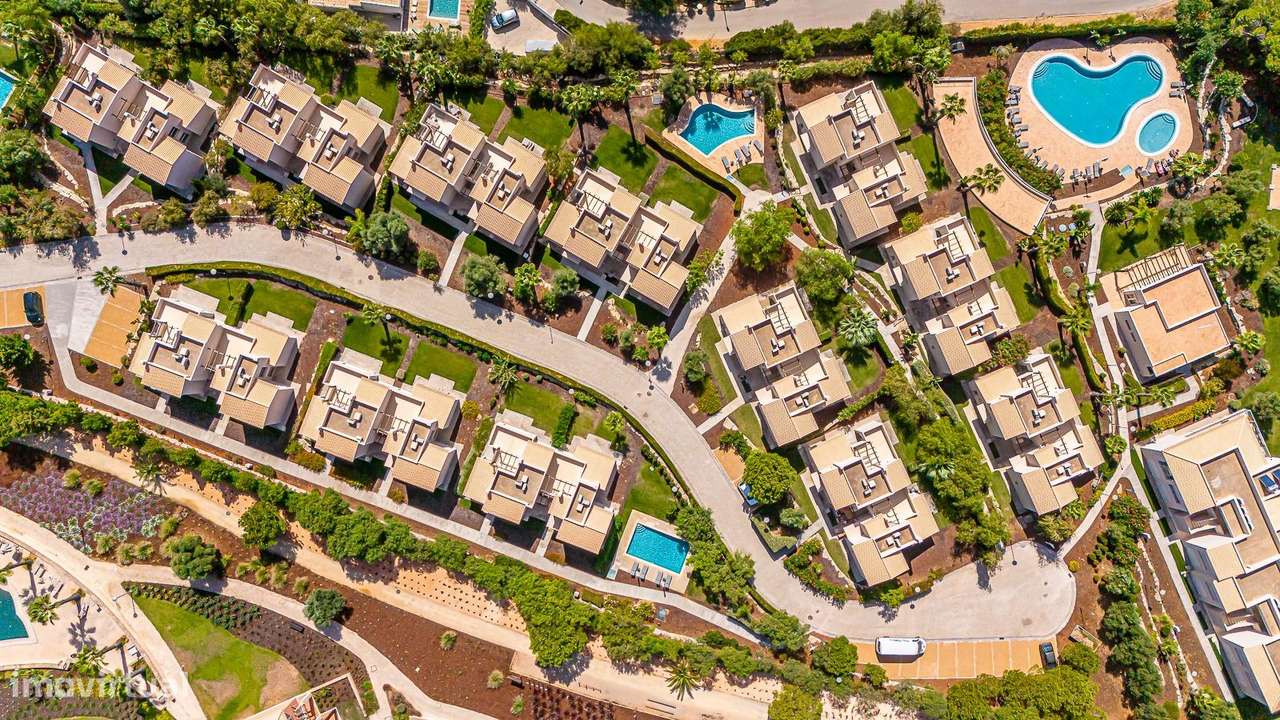 Moradia de Luxo em Condomínio Exclusivo com Piscinas no Carvoeiro-59