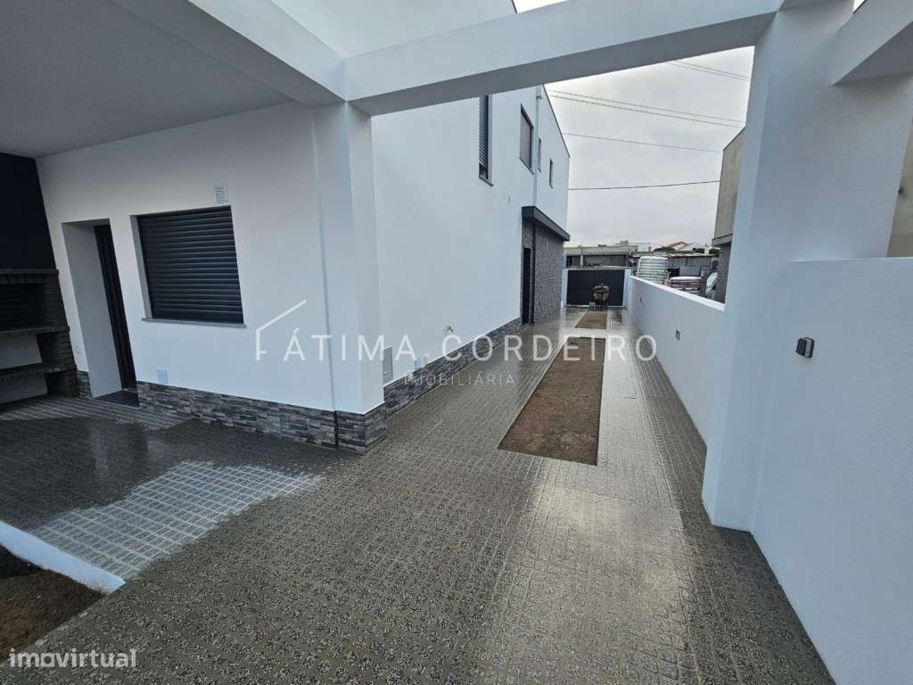 Excelente Moradia T3 em construção, Fernão Ferro.-1