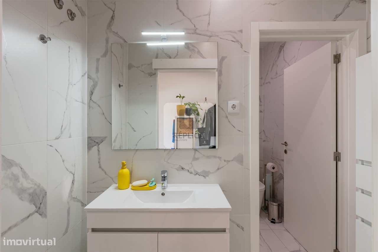 Apartamento T2 Renovado no Bonfim, Porto-22