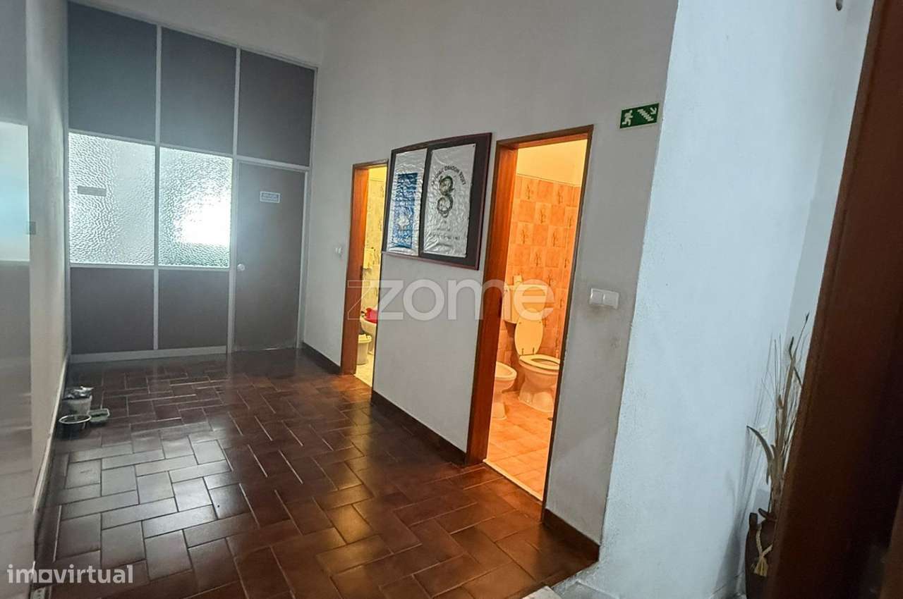 Armazém com 600 m² – 2 Pisos, Escritórios e Excelentes Acessos-25