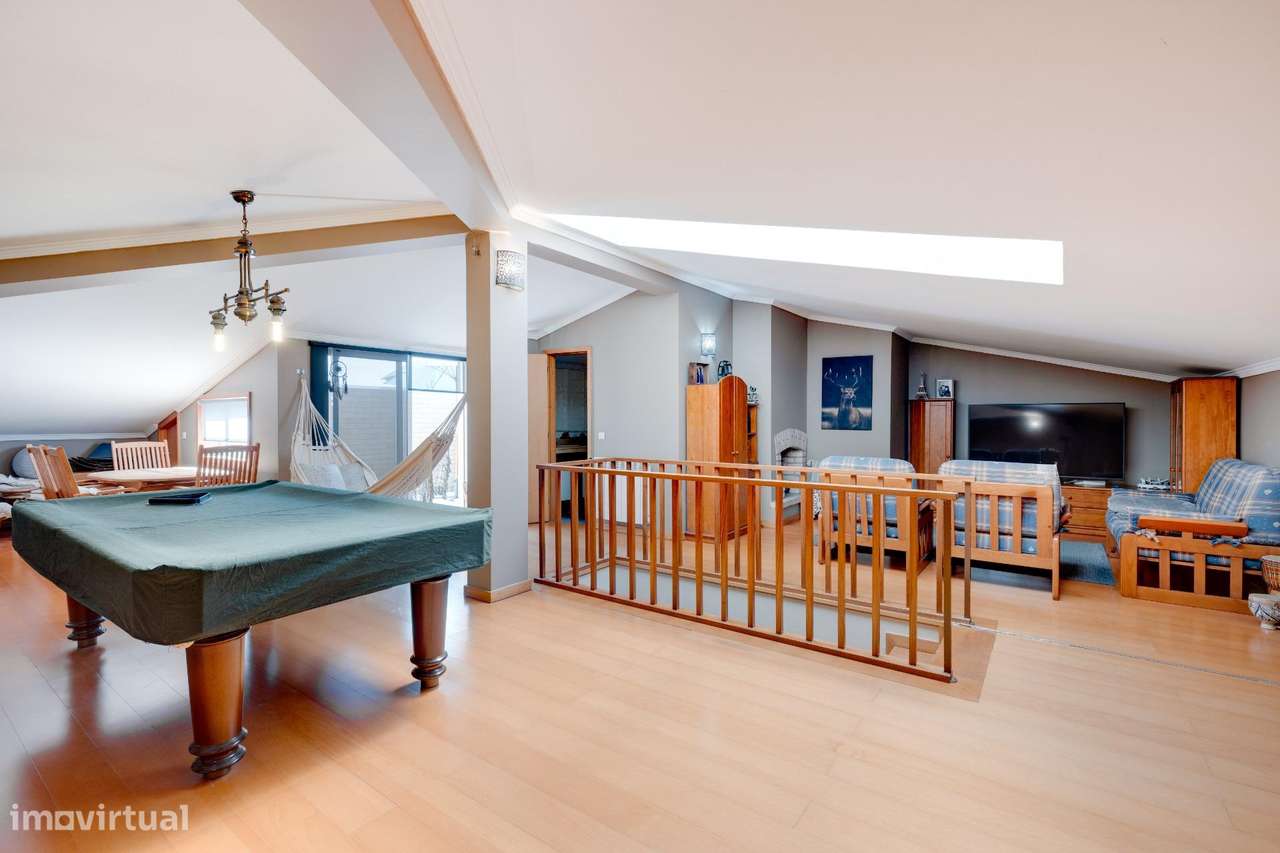Duplex T3 de três frentes com sótão de serões em família e...-12