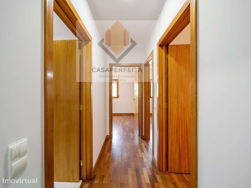 Fabuloso Apartamento T3 de 3 Frentes com Varanda e Box - Avintes-19