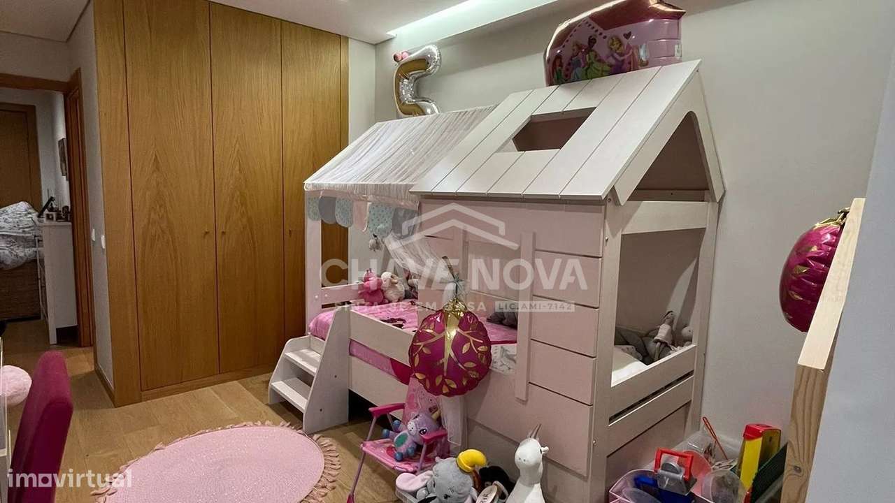 Apartamento T4 Duplex de Excelência – Paranhos-23