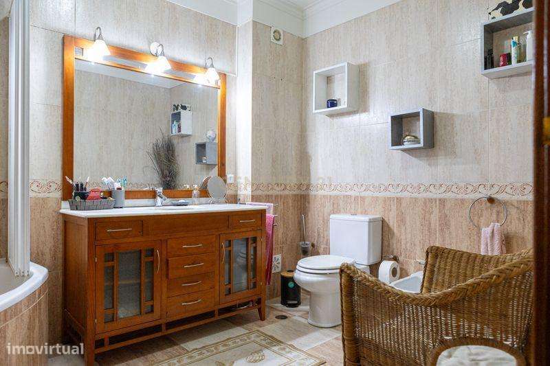 Apartamento T2 C/ elevador - Condomínio Fechado em Mina de Água, Amado-10