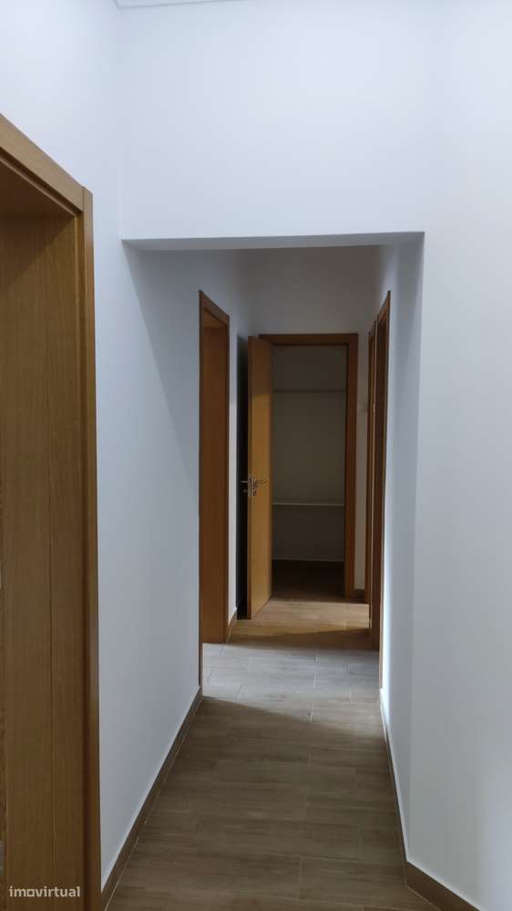 Apartamento de tipologia T2+1 de frente ao metro de Moscavide - Grande imagem: 3/11