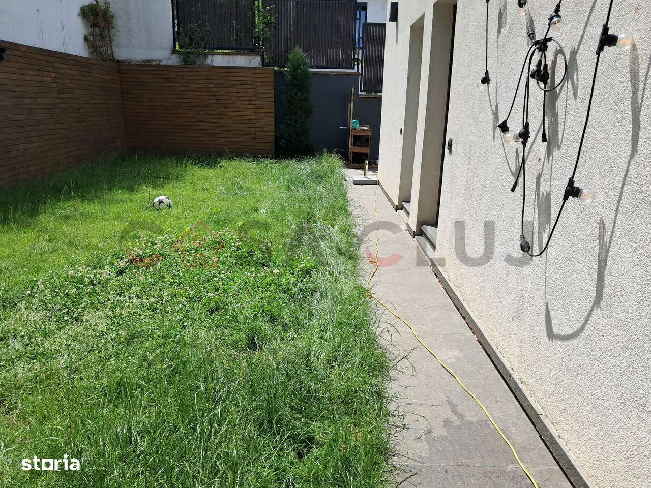Apartament pe 2 nivele la vilă + Curte, Piscină, Saună și garaj, Gr-15