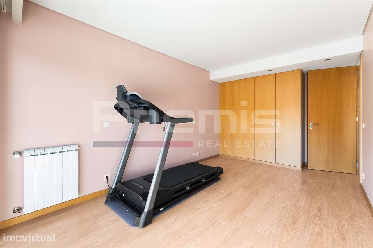 Moradia T5, com jardim e garagem para 4 carros, em Vila Nova de Gaia-24