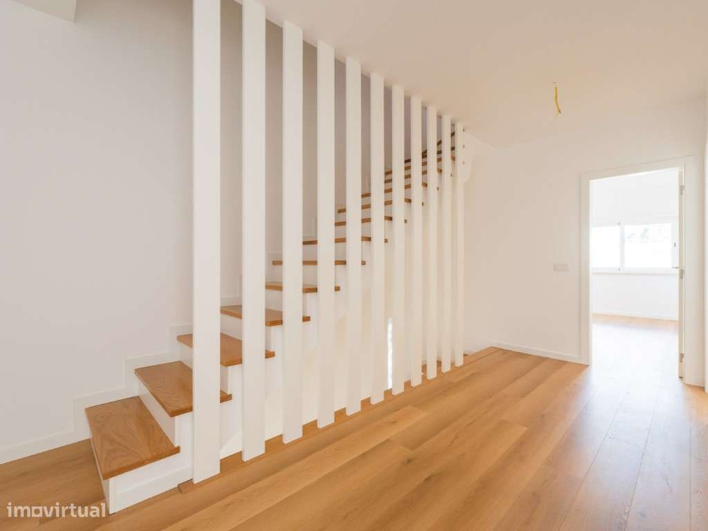 MORADIAS T2+1 e T3+1 GARAGEM E JARDIM, BELAS-43