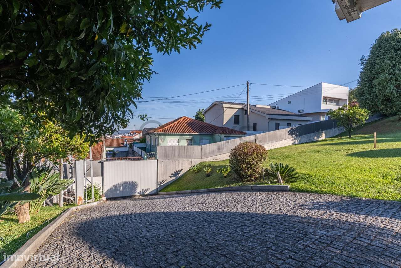 Moradia T4 com Piscina - Nogueira, Braga-26