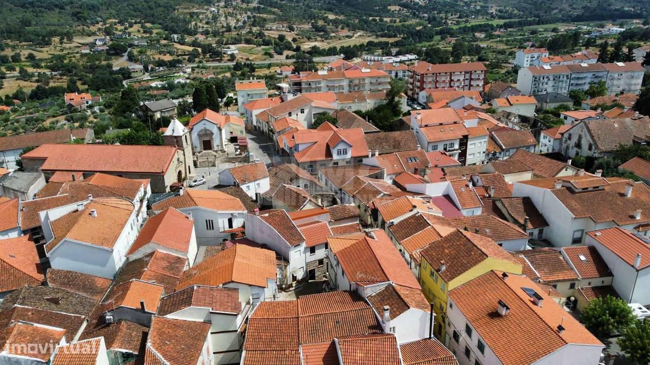 Moradia V3 - p/ Renovar - Centro do Teixoso-1