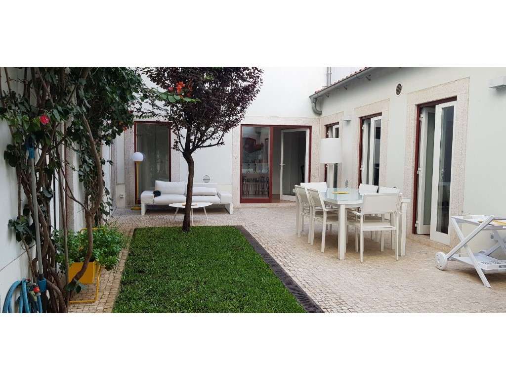 Apartamento T3 Remodelado com Pátio Privativo em São Bento! - Grande imagem: 2/28