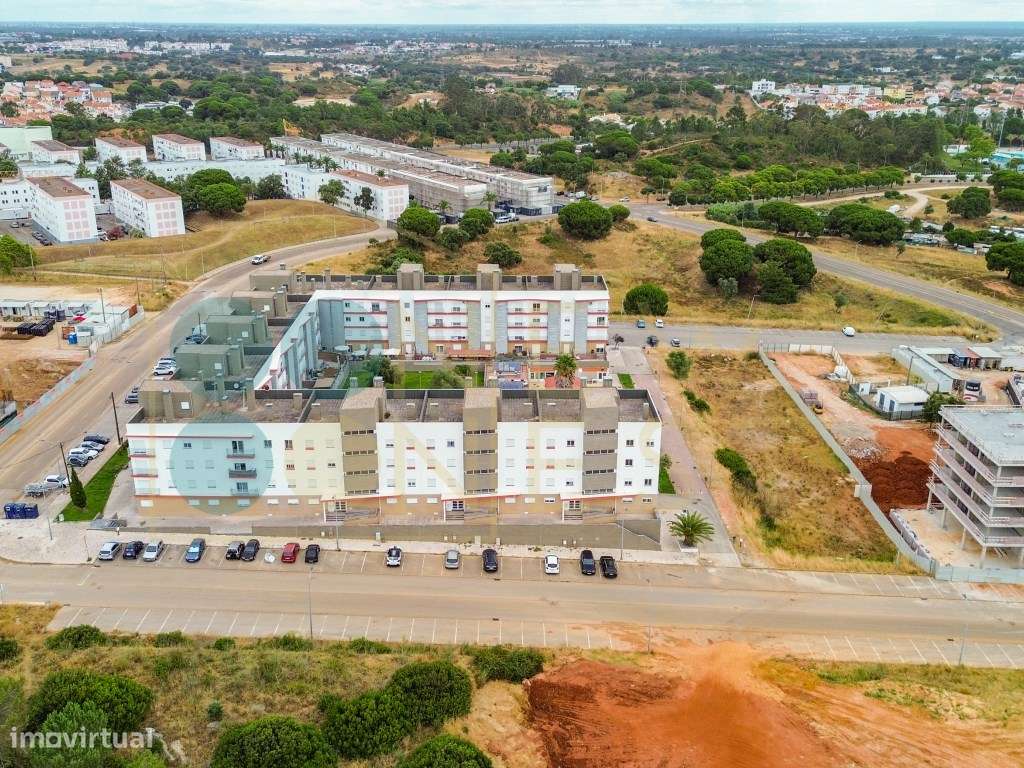 Apartamento T2 com elevador, parqueamento e arrecadação nas Manteig...-38