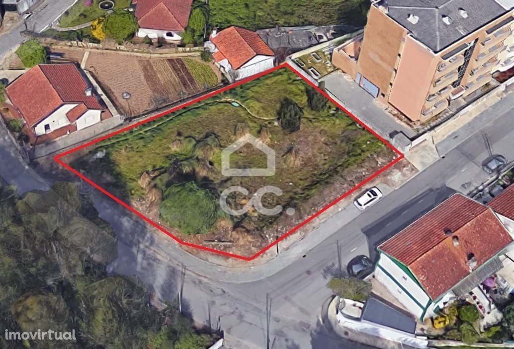 Lote de terreno para construção em altura e comércio, em Rio Tinto