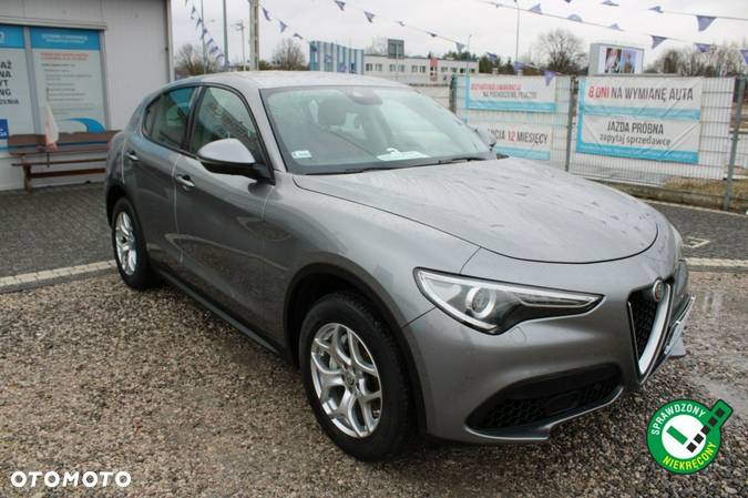 Alfa Romeo Stelvio - 2