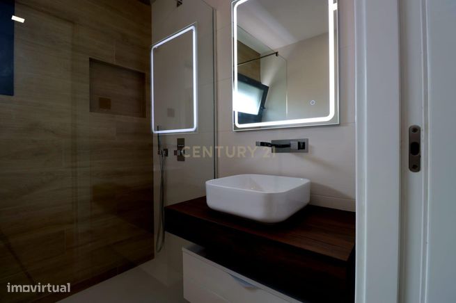 Luxuosa moradia isolada de 5 assoalhadas com excelentes áreas - piscin-37