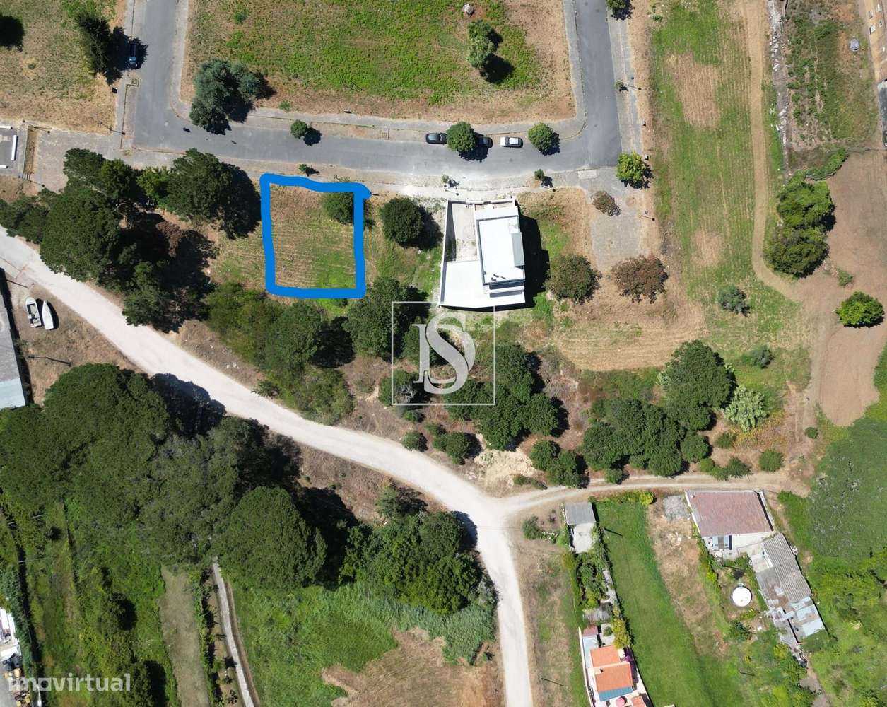 Terreno para construção de moradia em banda em Darque-0