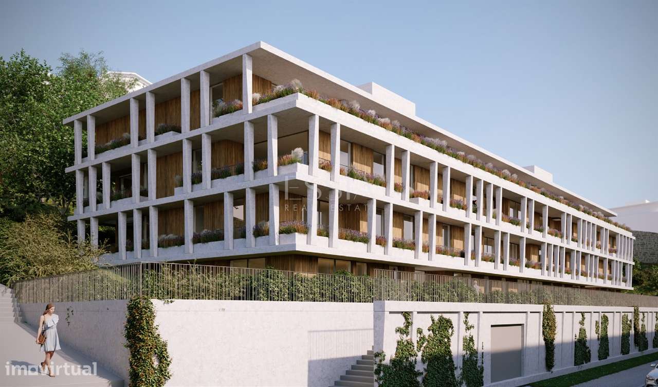 Apartamento T4 com Varanda | Condominio Privado nas Antas-0