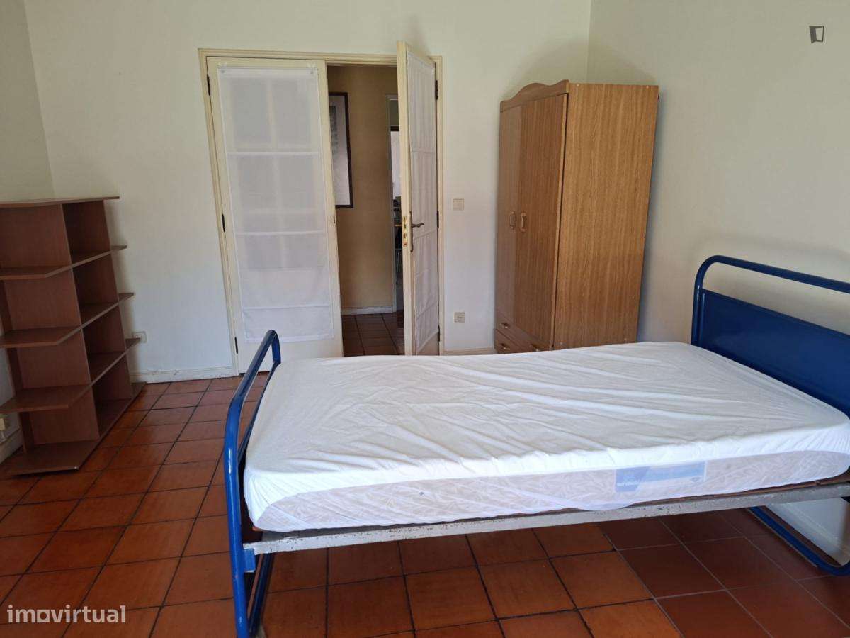 Quarto - localizado em Montes Claros Coimbra - Grande imagem: 5/10