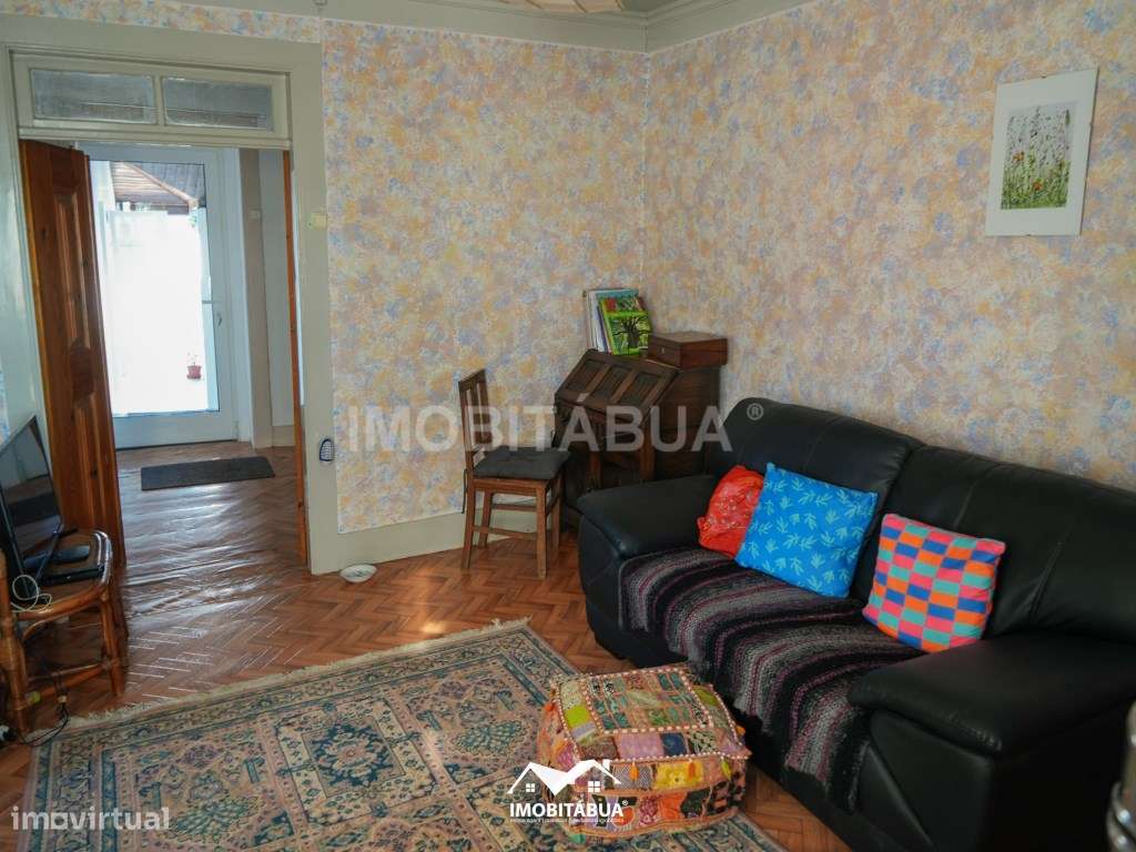 Casa Tradicional Portuguesa com Quintal, Vista e Muitos Detalhes Au...-18