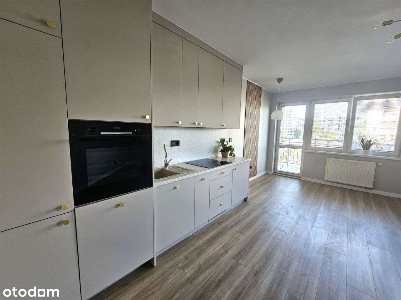 2 pokojowe dwustronne z balkonem, Piękne z 2009 r.-0