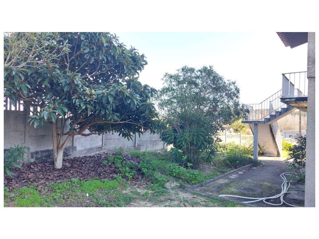 Moradia T3+3 individual no Lameiro - Carvide-42