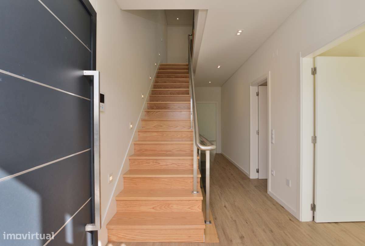 Moradia T4 c/ Certificação Energética A+ | Aveiras de Cima-6