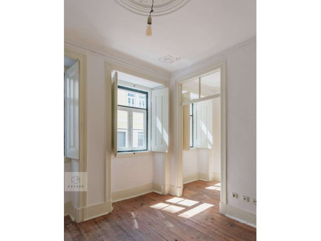 Apartamento T2 com terraço em Campo de Ourique - Grande imagem: 5/34