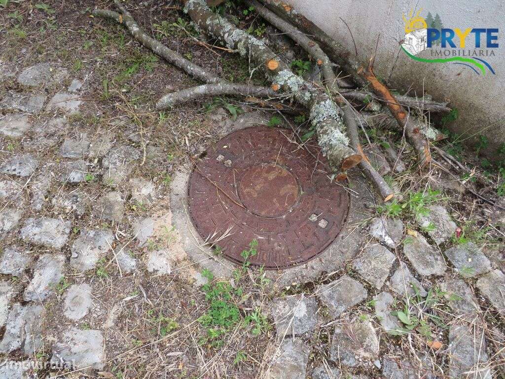 Pequena quinta a confinar com a Ribeira situada perto de Oleiros-52