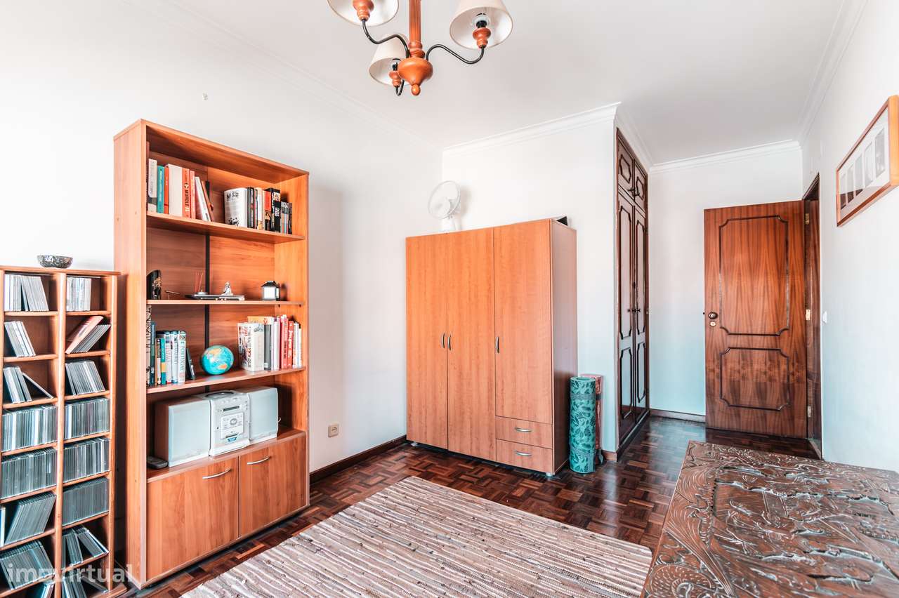 Espaçoso apartamento T3 em Mem Martins-16