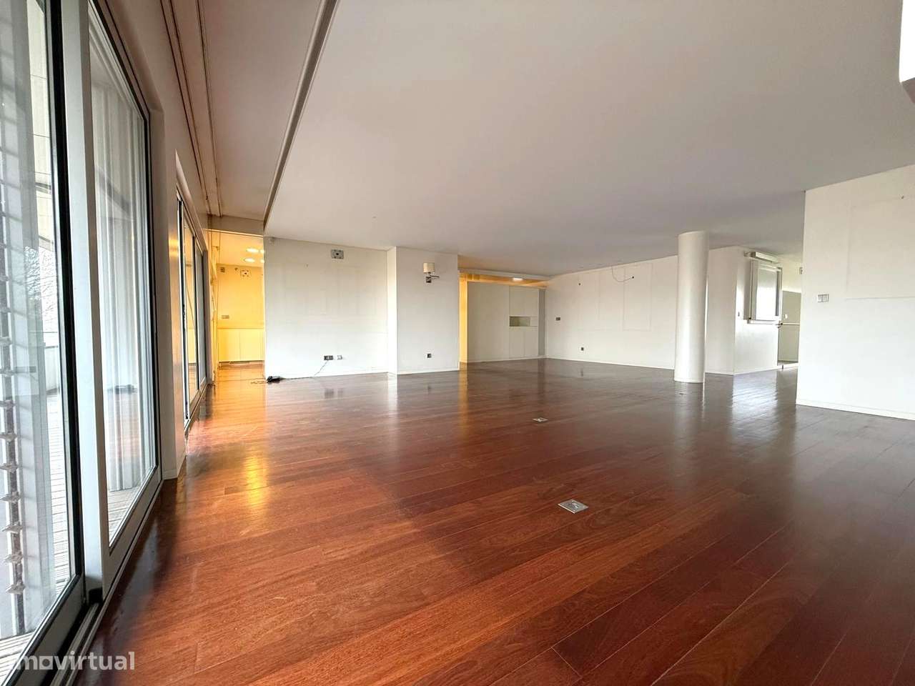 T4 transformado em T2 c/ varanda a poente no Parque da Cidade - Grande imagem: 4/31