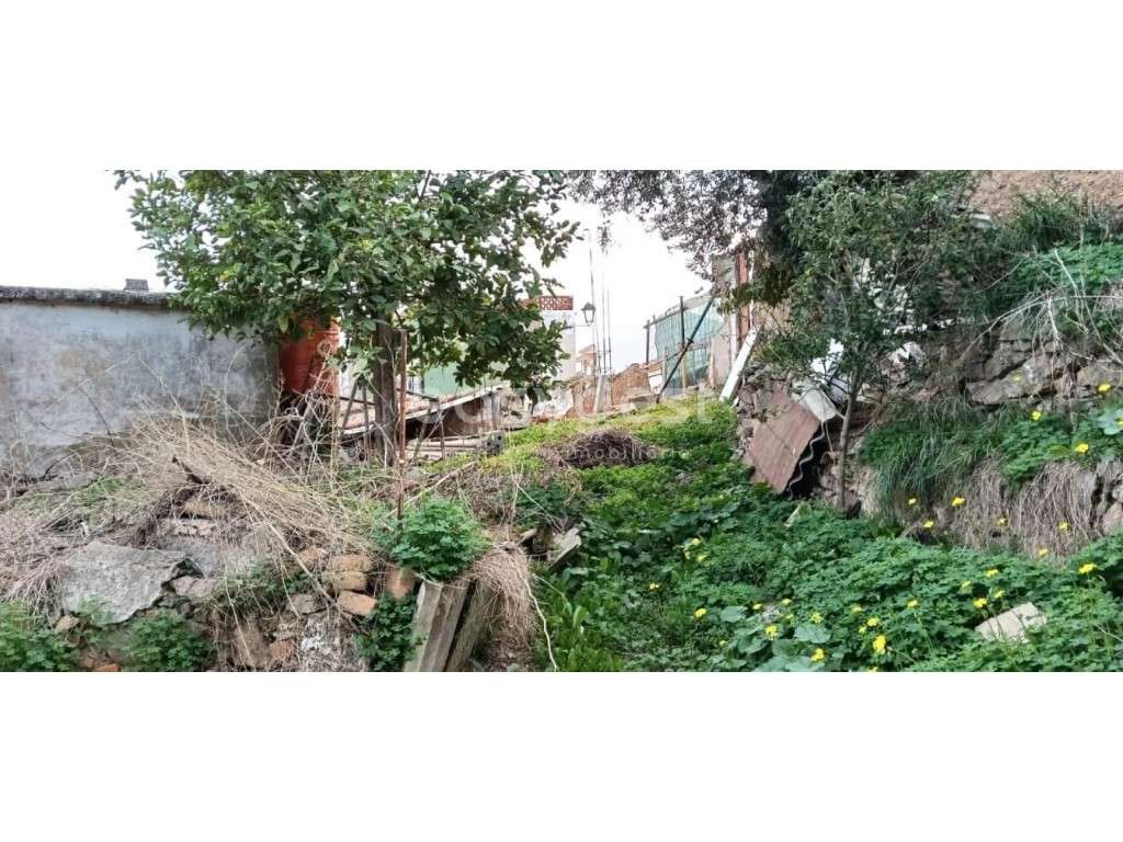 Moradia V3 para recuperar localizada na vila de Aljustrel - Grande imagem: 4/12