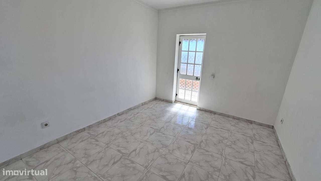 Apartamento T3 com 118m2 e terraço no  Pinhal Novo-13