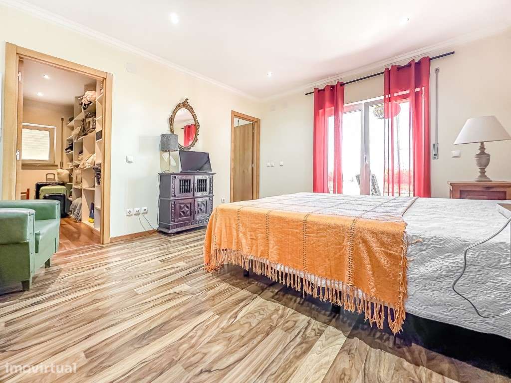 Vende-se moradia T8 junto á Praia da Assenta-17