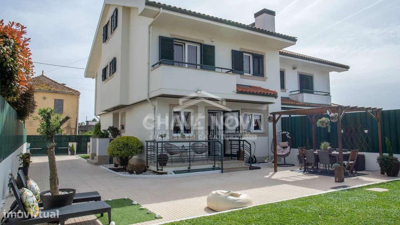Moradia Geminada V4 1 C Piscina E Jardim Em Gulpilhares