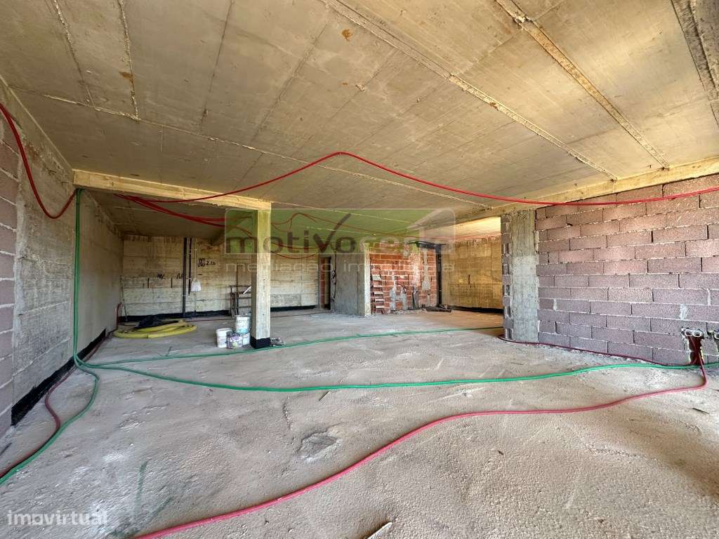 Moradia T4 Contemporânea com Piscina e Garagem - Almargem do Bispo-8