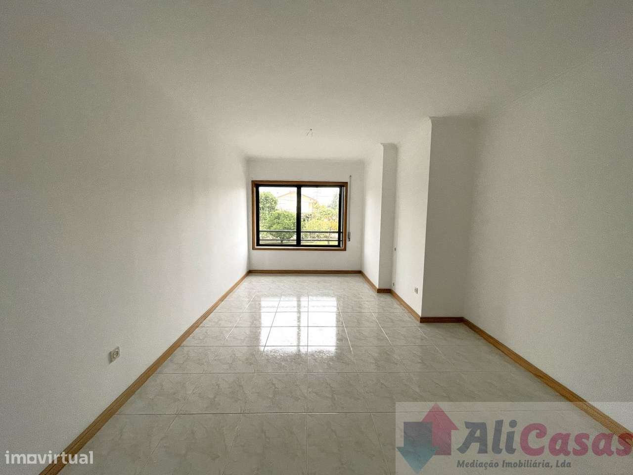 Excelente T1 C/Lugar de Garagem - Grande imagem: 4/17