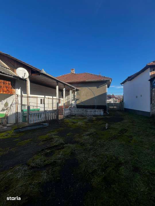 Casa cu 4 camere si gradina de 2700 mp, la doar 10 km de Bistrita! - Imagine principală: 5/17