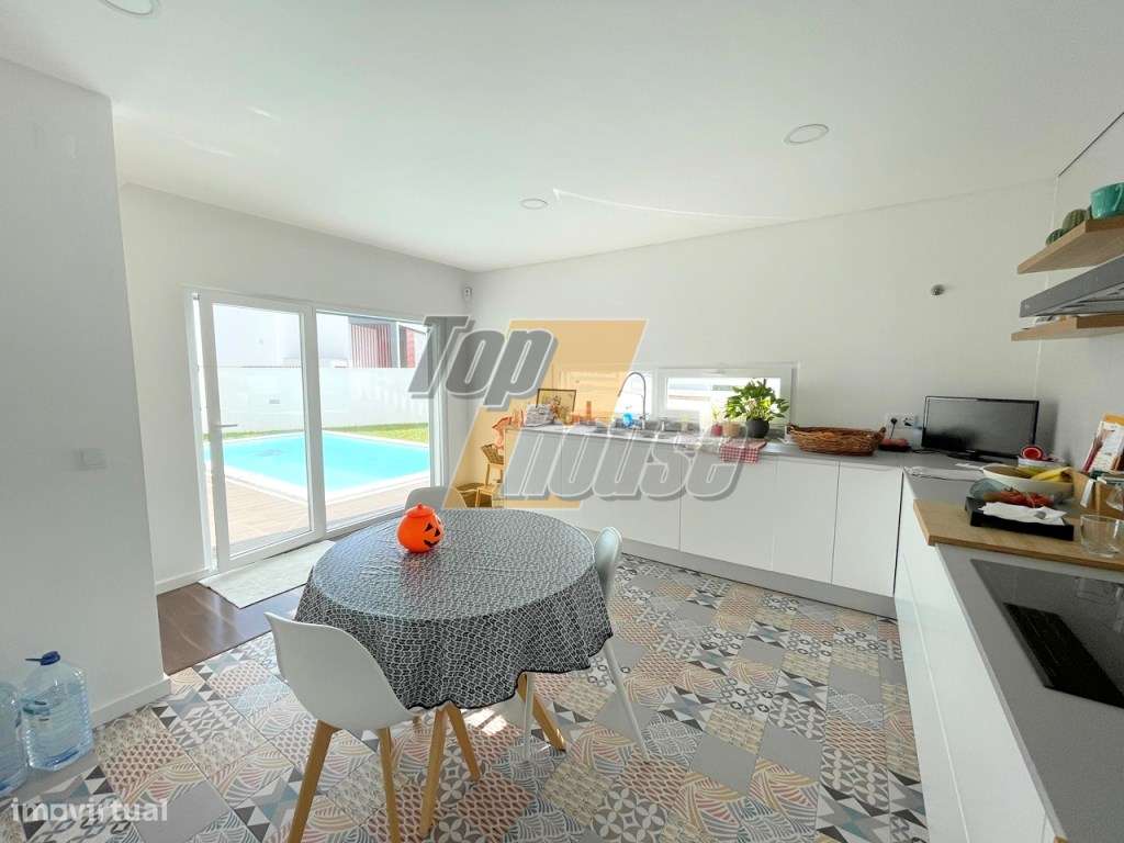 Moradia Isolada T4+1 com piscina-7