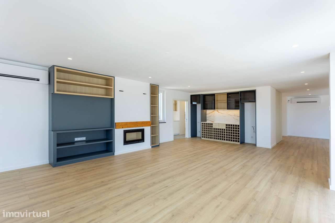 Moradia T6 com Piscina, Vista Mar e Terreno de 3.920 m² | Azoia, Sintr-35