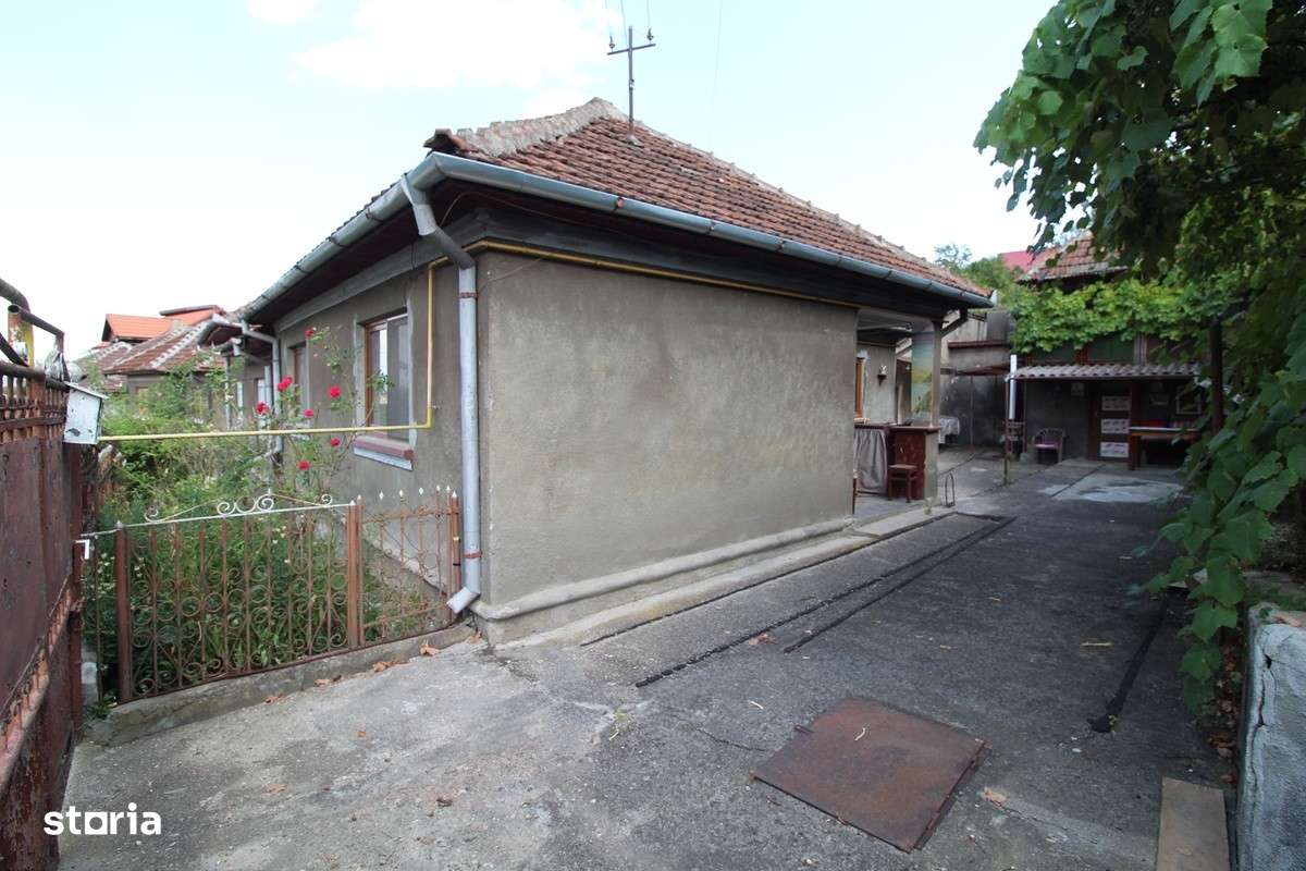 Vând casă P+Pod în Hunedoara, zona Chizid, teren 250mp, anexe...-1