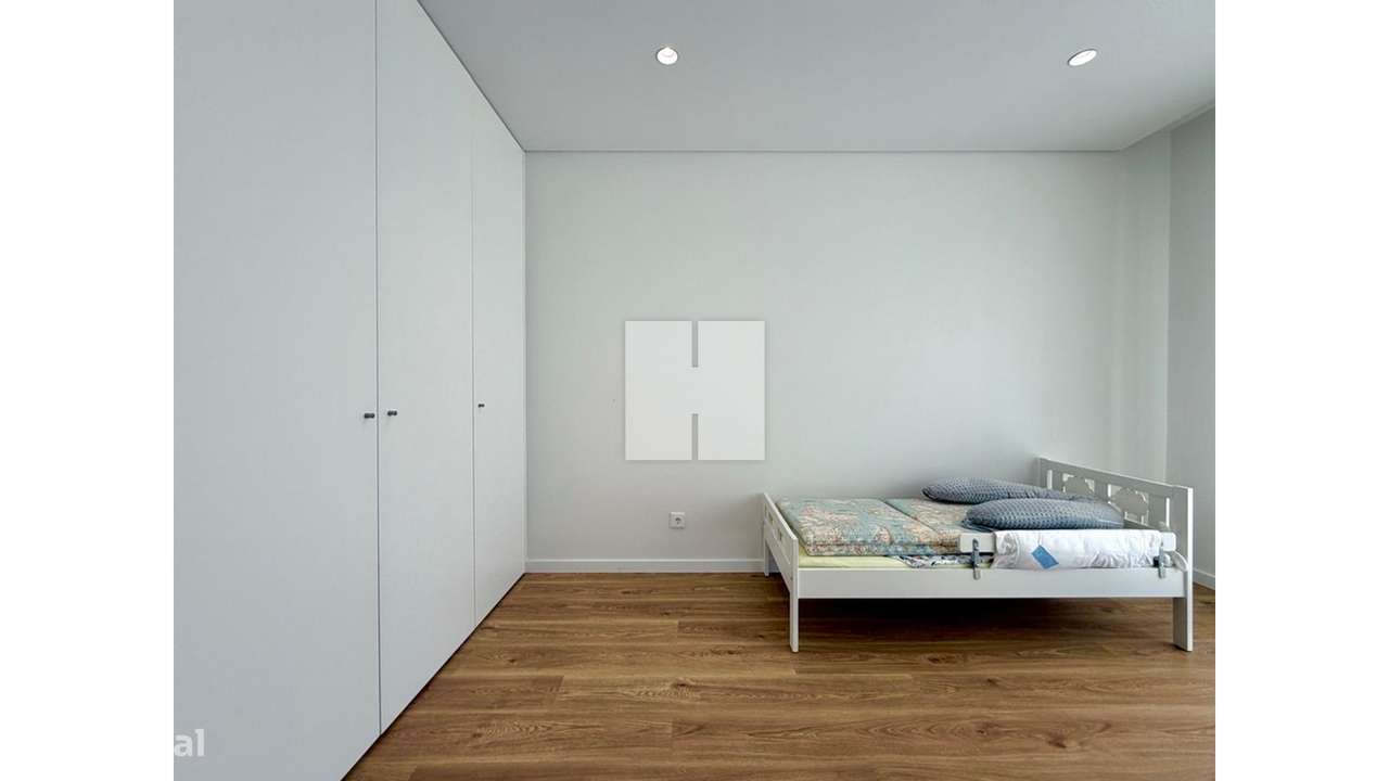 Moradia T4 Nova e Completa-42