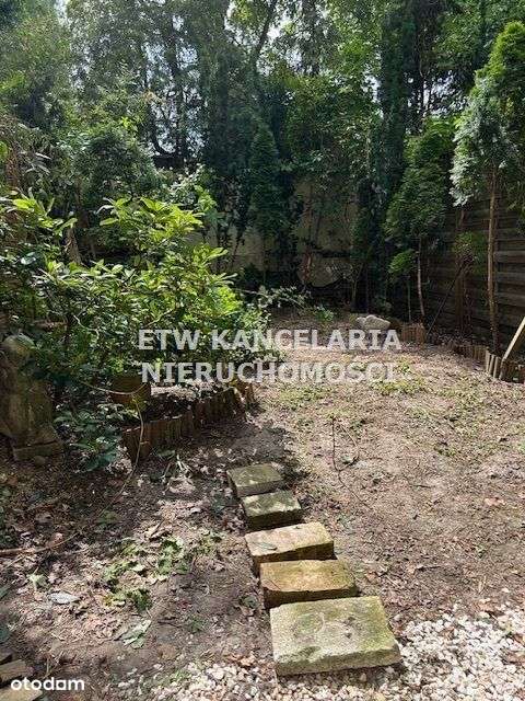 Loftowe mieszkanie w kamienicy z ogródkiem-12