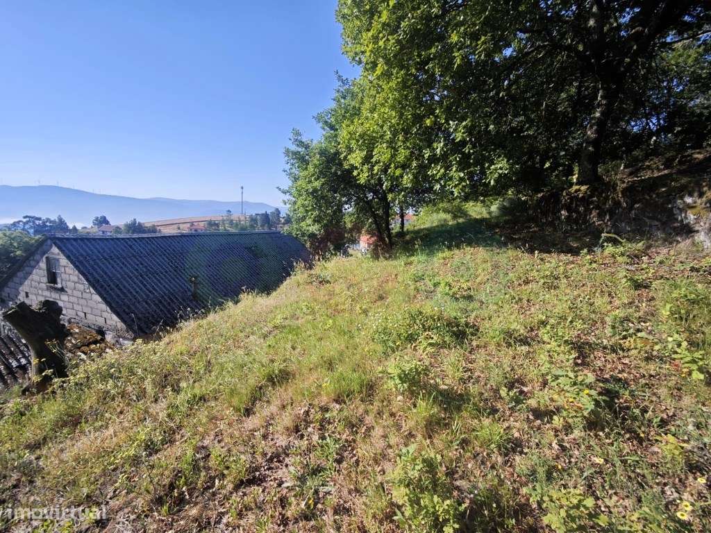 Moradia T3 com terreno em Vilar de Cunhas-28