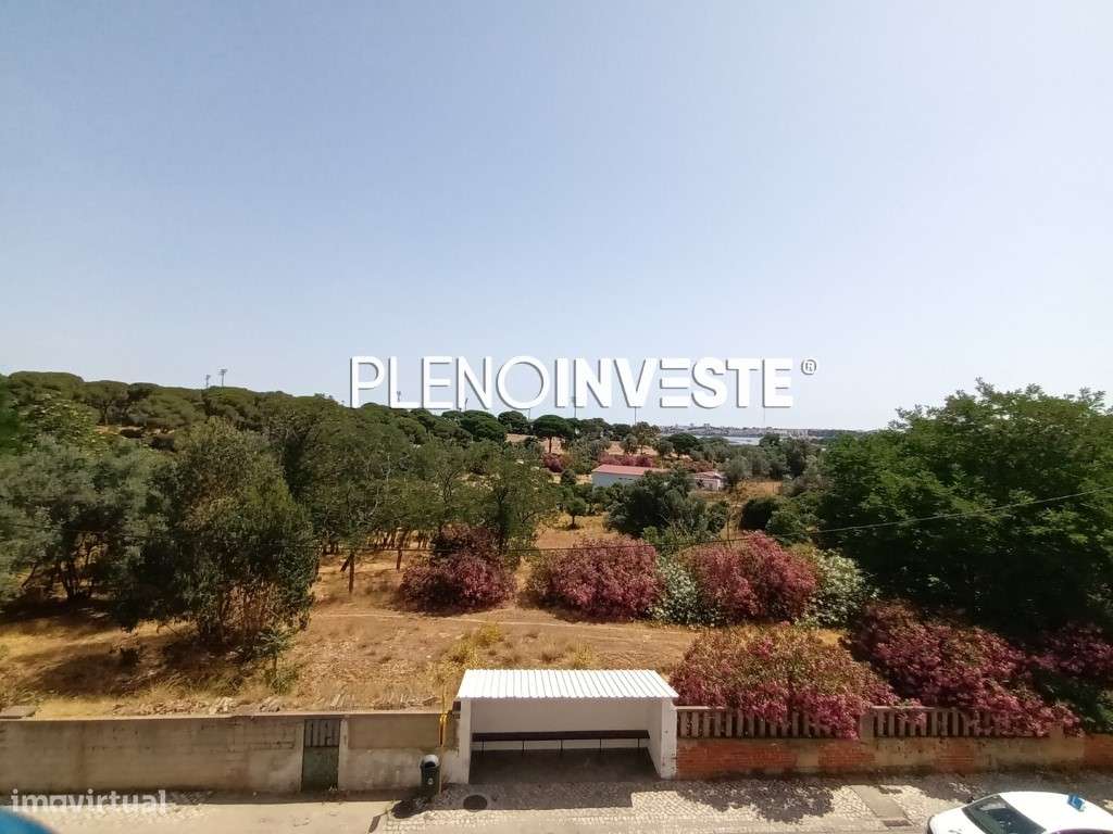 T4 Totalmente remodelado com vista rio no Seixal-6