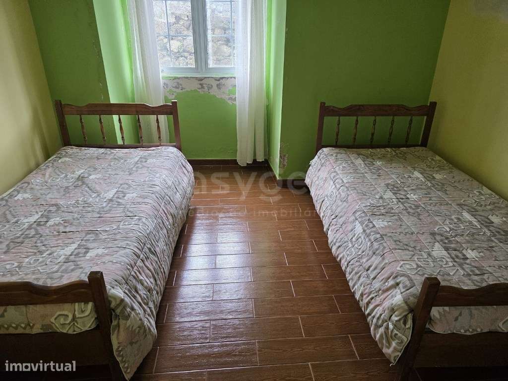 Moradia T3 nas Capelas com Terreno com Viabilidade de Construção-8