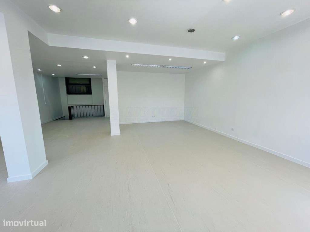 Loja no centro de Queluz - Antiga SMAS - Grande imagem: 4/21