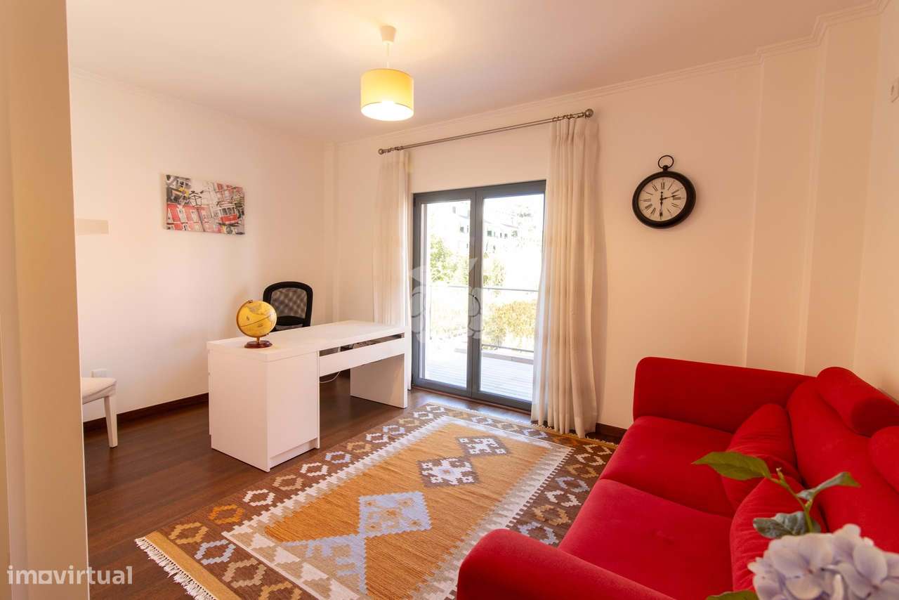 Apartamento T4 Duplex Costa da Guia-26